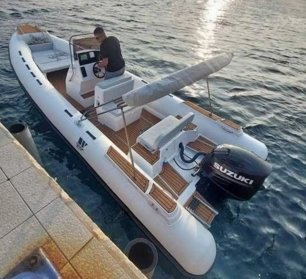 Tiger Marine 750 na vezu u Malom Lošinju